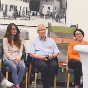 Wenn die Kräfte nachlassen - Geschäftsleiter Walter Cassina bedankt sich bei den vier Referenten Brankica Dubrovic von der Oberen Mühle, Hausarzt Wolfgang Meyer, Beatrice Frei von der Spitex und Manuela Crameri von der Pro Senectute (von rechts).