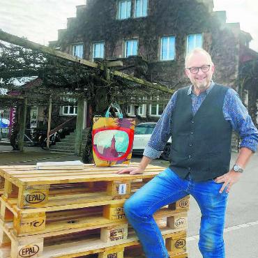 «Facebook im realen Leben» - Wenn es nach Citymanager Ralph Nikolaiski geht, soll die Palettenmesse für alle «büezenden Einzelkämpfer und Kleingewerbler» der Region Bremgarten sein. Bild: Marco Huwyler