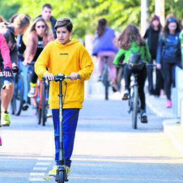 «Sie sind ein grosses Ärgernis» - Die wenigsten Benutzer wissen, welche Regeln für E-Scooter gelten. Darum halten sich viele auch nicht an die Vorschriften. Bild: Pixabay