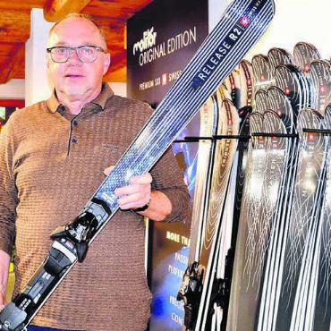 Hoffen auf frühen Schnee - Zweimal Schweizer Ski: Markus Huwiler führt in Muri die Marke Molitor ...