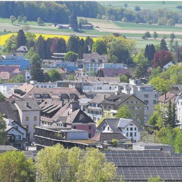 Wachstum wegen Attraktivität - Der Blick auf die Gemeinde Wohlen: Der Geschäftsbericht 2025 ist ein umfassendes Nachschlagewerk und er gibt Auskunft, was im letzten Jahr geleistet wurde. Bild: dm