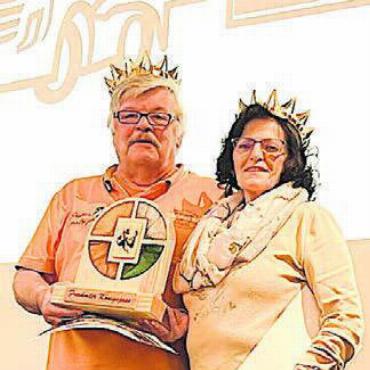 Viel Spass und «es guets» Blatt - Franciska und Kurt Koch aus Villmergen holen sich den Sieg am Königs-Jass.