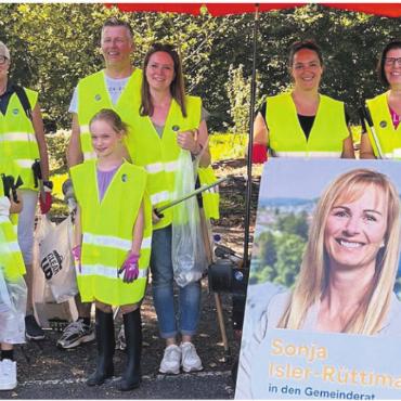 Für ein sauberes Wohlen - Die Mitte Wohlen packte am Clean-Up-Day kräftig an und bekam von der Bevölkerung einige Komplimente. Bild: zg