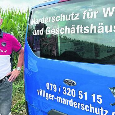 Mit Strom gegen den Marder - Marderschutzexperte Marcel Villiger. Bild: spr