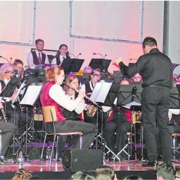 Verwöhnung pur - Die Mitglieder des Musikvereins Niederwil boten ein tolles und abwechslungsreiches Jahreskonzert. Bilder: Stefan Treier