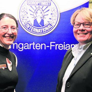 Mit der Bank verbunden - Sorgen für einen spannenden und interessanten Abend: Präsidentin Soroptimist Manuela Luzio (links) und Marianne Wildi, designierte Verwaltungsratspräsidentin Hypothekarbank Lenzburg. Bild: Monica Rast