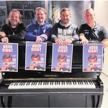 Einsatz für guten Zweck - David Meier, Franz Schmid, Adriano Meyer und Marcel Amrein (von links) freuen sich auf die kommende Bond-Night vom 20. Dezember. Bild: zg