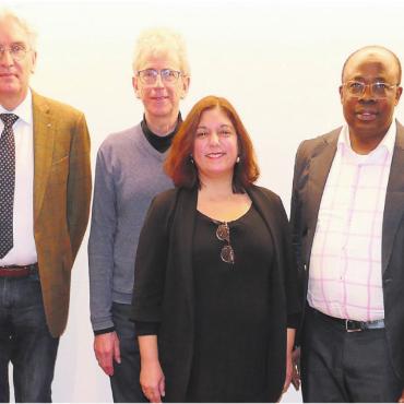 Im Zeichen von Solidarität - Zum Thema Migration (v. l.): Seelsorger Andreas Hopf; Pastoralraumleiter Gerhard Ruff; Diakon Hans-Peter Stierli; Gastreferentin Isabel Vasquez; Pfarrer Ignatius Okoli; Kaplan Innocent Ezeani.
Bild: Stefan Treier