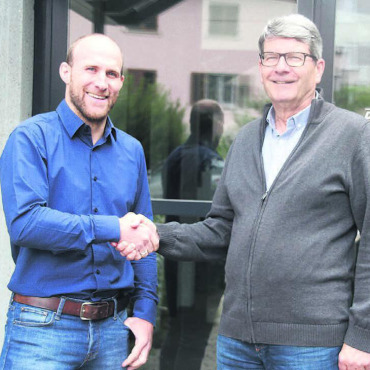 Lokal, aktuell und mit Tiefgang - Die Zukunft des Wynentaler Blatts ist gesichert. Der bisherige Herausgeber und Besitzer Hans Baumann (rechts) übergibt die Zeitung per 1. August an Martin Nietlispach und dessen Freiämter Regionalzeitungen AG.