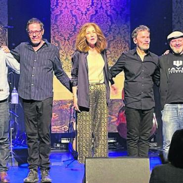 Gelungener Auftakt - Die stimmgewaltige Sängerin Sina mit ihre Band sorgten für einen gelungenen Start von Monti’s Kulturtagen. Bild: pd