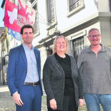 Höchster Friedensrichter im Kanton - Sie kandidieren für den Vorstand des kantonalen Friedensrichter-Verbands. Von links: Reto Studer aus Jonen (auch als Präsident), Lilian Rau aus Bremgarten und Alois Felder aus Zufikon. Bild: Thomas Stöckli
