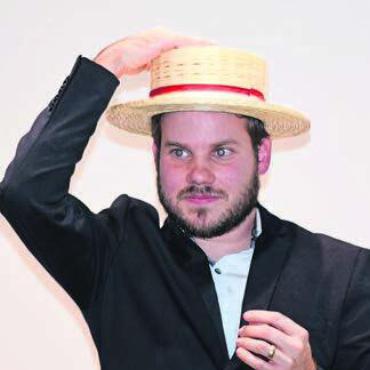 «Ich wusste, ich kriege das hin» - Zum Abschluss gab es einen Stroh hut und Standing Ovations: Cyrille Meier, Einwohnerratspräsident der Jahre 2022 und 2023. Bild: dm