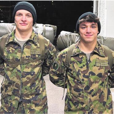 Der Showman will in den Final - Saya Brunner (rechts) teilt in der Spitzensport-Rekrutenschule das Zimmer mit dem Willisauer Florian Bissig. Beide stehen am Samstag auf der Matte. «Speziell, dass wir vor diesem Duell im selben Zimmer schlafen», sagt Brunner. Bilder: zg/Archiv