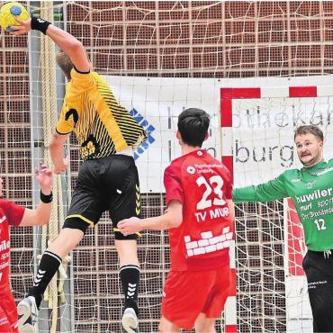 Die erste Auswärtsprüfung - Die Murianer Abwehr mit Goalie Ivo Rütimann will auch auswärts überzeugen. Bild: tvm
