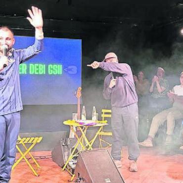 Late-Night-Show für die Bühne - Nach drei Folgen ist vorerst Schluss. Gast Luuk lässt am Schluss des Abends Bild: chh