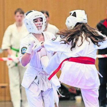Der Karate-Spirit lebt - Auch in den Kategorien der Juniorinnen und Junioren ging es in den Kämpfen hart zur Sache.