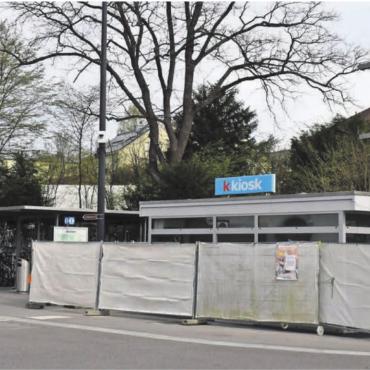 Modernisierung bald abgeschlossen - Noch laufen die Erneuerungsarbeiten, nächste Woche wird der sanierte Kiosk am Bahnhof Wohlen wiedereröffnet. Bild: dm