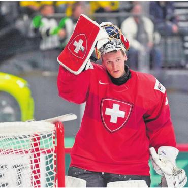 Kids treffen die grossen Stars - Eine der grössten Figuren der Schweizer Eishockeygeschichte kommt nach Wohlen: Goalie Leonardo Genoni (hier im Trikot der Schweizer Nati im Final der Weltmeisterschaft 2025). Bild: Freshfocus