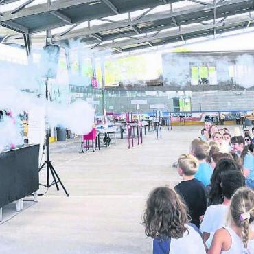 Jede Menge Spass - Der Ferienpass Region Mutschellen-Bremgarten-Wohlen feierte letztes Jahr sein 40-Jahr-Jubiläum mit einem Fest, an dem Professor Bummbastic auftrat, und bot auch sonst viel Unterhaltung für die Kinder. Bilder: Archiv