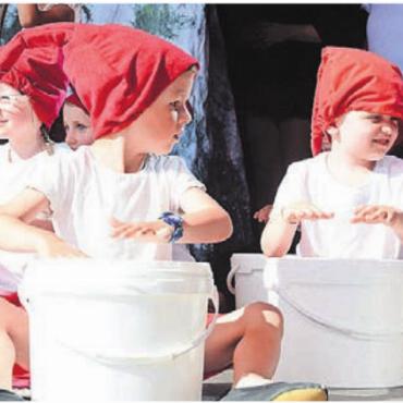 Bilder, Menschen, Emotionen - 27. Juni: Endlich wieder Jugendfest in Sarmenstorf. Bei der Eröffnung bekommen alle Kinder einen grossen Auftritt auf der Hauptbühne.
