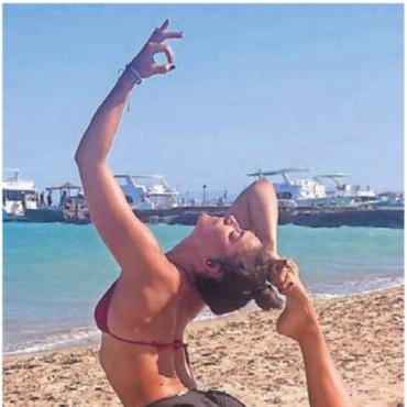 Sport-Vibe in Safaga - Yoga am Strand: Rebecca Karasek.