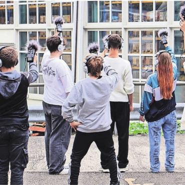So viele wie noch nie - Im Rahmen des Prozessor-Projekts «Sound Gate» sammelten Schülerinnen und Schüler der Berufsfachschule Baden mit Aufnahmegeräten Geräusche aus ihrem Arbeitsalltag und verdichteten diese zu Klangkompositionen. Bild: Gerda Baumgartner