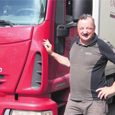 «Bin am richtigen Ort» - Markus Müller liebt es, mit seinem Iveco Richtung Bündnerland unterwegs zu sein. Bilder: Monica Rast