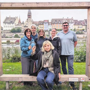 Mit Märchen und glühenden Eisen - Vereint im Rahmen des Marktes der Vielfalt: Cornelia Künzle, Karin Schaufelbühl, Selina Bieri, Susanna Vanek (vorne), Nathalie Dietrich und Reto Lorenzi (von links). Bild: Marco Huwyler
