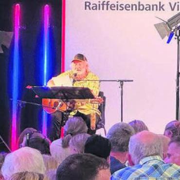 Gute Unterhaltung und fröhliche Stimmung - Peach Weber wusste das Publikum zu begeistern. Bild: zg