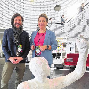 Begeisterung dank viel Kunst - Sie sind happy: Martin Steiner und Gabriela Rey haben im Co-Präsidium den «Arts Day» durchgeführt. Im OK sind zudem Joëlle Linder und Mathieu Friz.