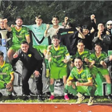 Ein verrücktes Jahrhundertspiel - Der FC Mutschellen nach dem denkwürdigen 4:3-Sieg gegen den FC Baden. Bild: zg