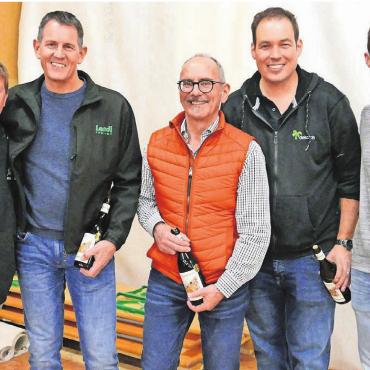Über die Grenzen hinaus - Die Protagonisten des Gewerbe-Treffs, von links: Peter Wyrsch (Präsident Gewerbekommission), Adrian König (Bereichsleiter Agro), Daniel Strebel (Geschäftsleitung Landi), Florian Rutz (Inhaber Dekorationsvermietung) und Michael Grod (Geschäftsinhaber Strebel Maschinen Service). Bilder: Richard Gähwiler