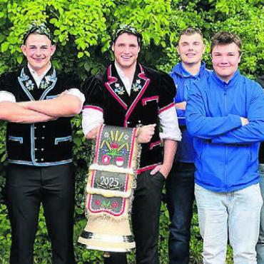 Endlich eine Glocke - Der SK Freiamt am Solothurner Kantonalen. In der Mitte die beiden Kranzgewinner Andreas Döbeli und Jonas Wüthrich (mit Glocke).