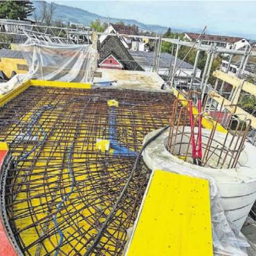 Neues Leben in alten Mauern - Gearbeitet wurde auch in grosser Höhe auf dem Dach.