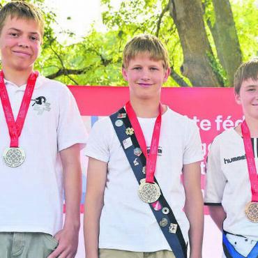 Kein Freiämter Eichenlaub - Ein Freiämter Podestplatz in der Jugendklasse 2: Der 13-jährige Joner Dario Tardy (rechts) erreichte Platz 3 hinter Sieger Silvan von Ah und Julian von Bergen (links). Bild: wr