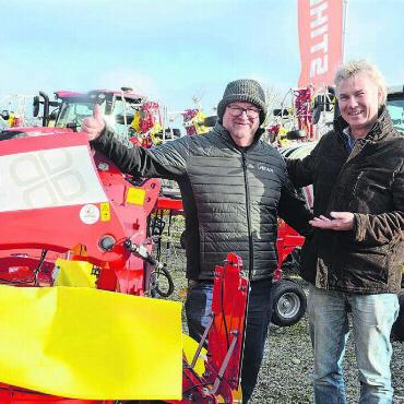 Wenn Ferien verboten sind - Geschäftsleiter Rolf Mäder (rechts) und Verkaufschef Ralf Meier freuen sich, nächste Woche ganz viele Besucher und Besucherinnen begrüssen zu dürfen. Bild: Chregi Hansen
