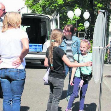 Fairness in vielen Belangen - Am Glücksrad versuchten nicht nur die Kinder ihr Glück. Bilder: Monica Rast