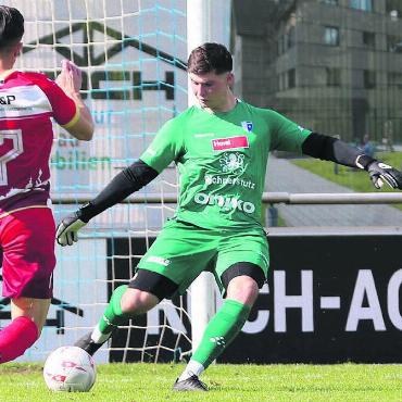 Im Familien-Clinch - Joël Bonorand wird im Cup-Derby gegen die höherklassigen Aarauer viel zu tun kriegen.