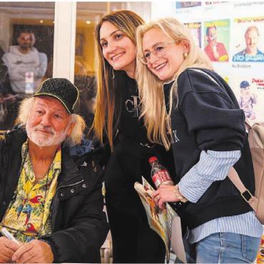 Zwei Stunden Humor mit Herz - Selfie mit dem «King of Gäx»: Peach Weber hat trotz grosser Erfolge keine Starallüren.