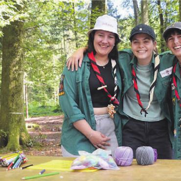 Walderlebnis und Gemeinschaft - Mariana Ferreira, Laura Würsch und Anouk Hess bieten Unterhaltung für die Jüngsten.