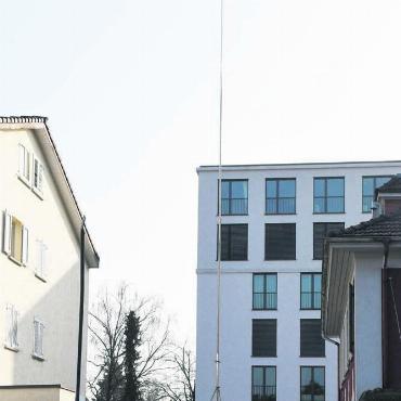 «Erste Gefahr ist nun abgewendet» - Die Profile des «Monsterbaus» müssen wieder weichen: Wie es nun weitergeht an der Zentralstrasse, steht noch nicht fest. Bild: Daniel Marti