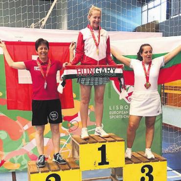 Erfolgreich aus Lissabon zurück - Dreimal Silber, einmal Bronze – Sandra Strebel (links) holte vier Medaillen an den European Transplant Sports Championships. Bild: zg