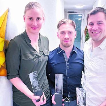 Vom Arzt genehmigt - Pokale in der Hand, Freude im Herzen: Julia Stierli (3. Rang), Sieger Roy Cipriano und Spezialpreis-Gewinner Pascal Strebel. Bild: Stefan Sprenger