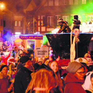 «Boswil klingt» auch so - Eine spezielle Atmosphäre: Der Nachtumzug in Boswil lockt jeweils viel Publikum an. Bild: Archiv