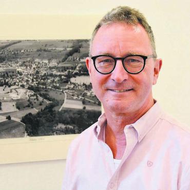 Dorfgeschichte schreiben - Gemeindeammann Daniel Schüepp sucht Bilder und Dokumente aus der Vergangenheit von Künten und Sulz. Bild: Roger Wetli