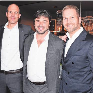 Immer mit Herz für die Schweiz - Interessante Einblicke garantiert (v. l.): Martin Schertenleib (Regionenleiter Valiant AG), Fussball-Experte und Trainer Ciriaco Sforza, Alexander Müller (Berater Unternehmenskunden Valiant AG). Bilder: Daniel Marti