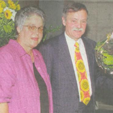 Ende einer Ära - Die Wohler Gemeinderätin Marianne Piffaretti ehrte den Kanti-Rektor Konrad Horlacher. Bild: Archiv