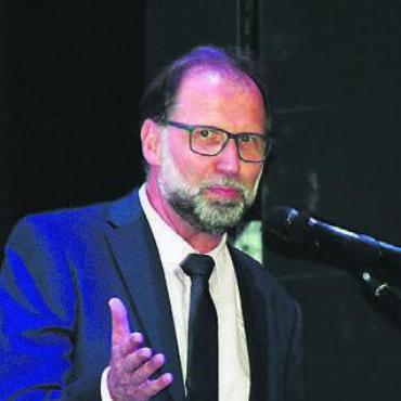 Mit Neugier, Mut und Lockerheit - Schulleiter Paul Bitschnau: «Die Jugend hat die Fähigkeit, Schönheit zu sehen.»