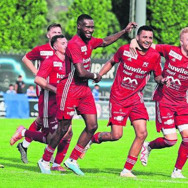 Zuversicht trotz wenig Punkten - Jubelnde Spieler des FC Muri. In diesem Fussballjahr war das eher ein seltenes Bild (hier im Derby gegen Wohlen). In der Rückrunde will das Team voll angreifen und den Klassenerhalt sichern. Bild: Stefan Sprenger / Archiv
