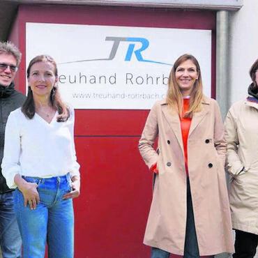 Treuhand- und Steuerberatung Rohrbach AG - Kompetentes Viererteam (v. l.): Oliver Rohrbach, Radana Klonki-Jukic, Corinne Stutz, Daniela Stingelin. Bildkombi: Imageway/rts